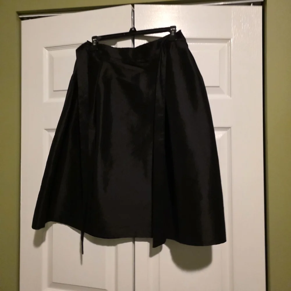 Chic Black A-Line Women's Skirt - Picture 6 of 9